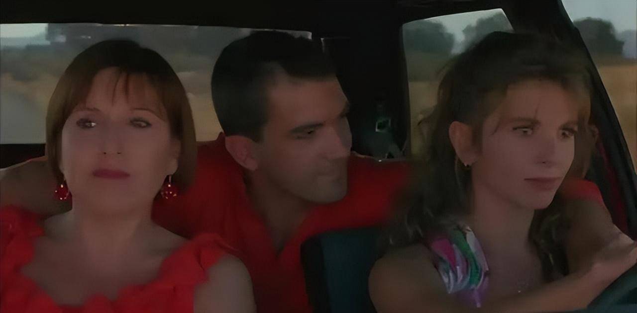 比《禁室培欲》早上映10年,却没有把禁锢类片发扬光大