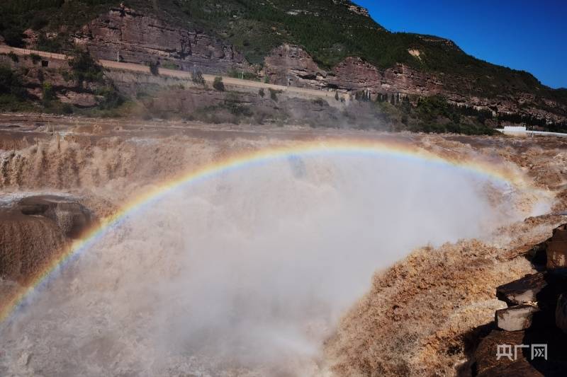 瞰山西|黄河壶口瀑布再现“彩虹通天”景观