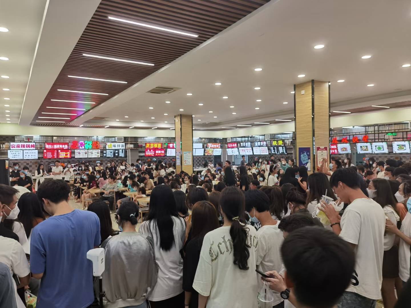 半岛棋牌正北方餐饮：专注学校食堂餐饮打工人创业稳妥选择(图3)