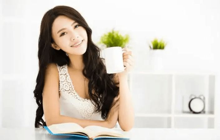 原创
人生在世,遇到不顺时,记住这三点就够了
保持冷静,慢慢思考学会忍耐,从容面对坚持熬下去,一切都会好的