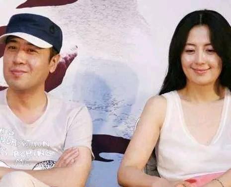 48岁的于和伟事业顺利，感情低调，妻子是我们熟知的她