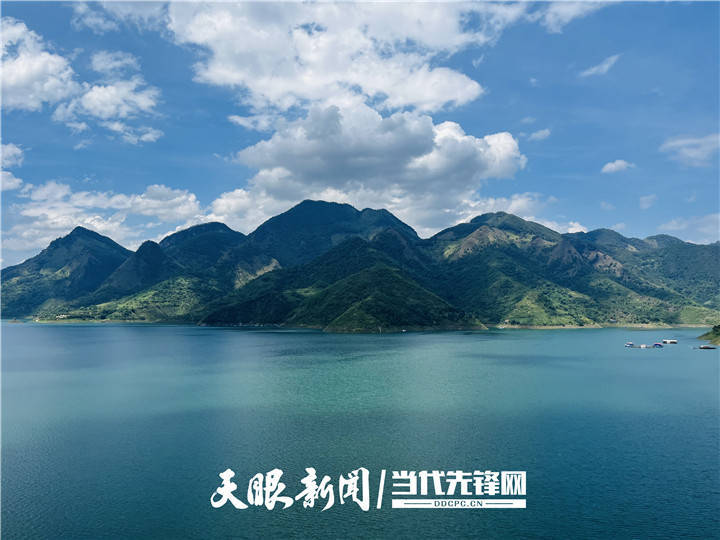 红水河(红水河镇段,对岸是广西自治区天峨县)红水河,中国珠江水系干流