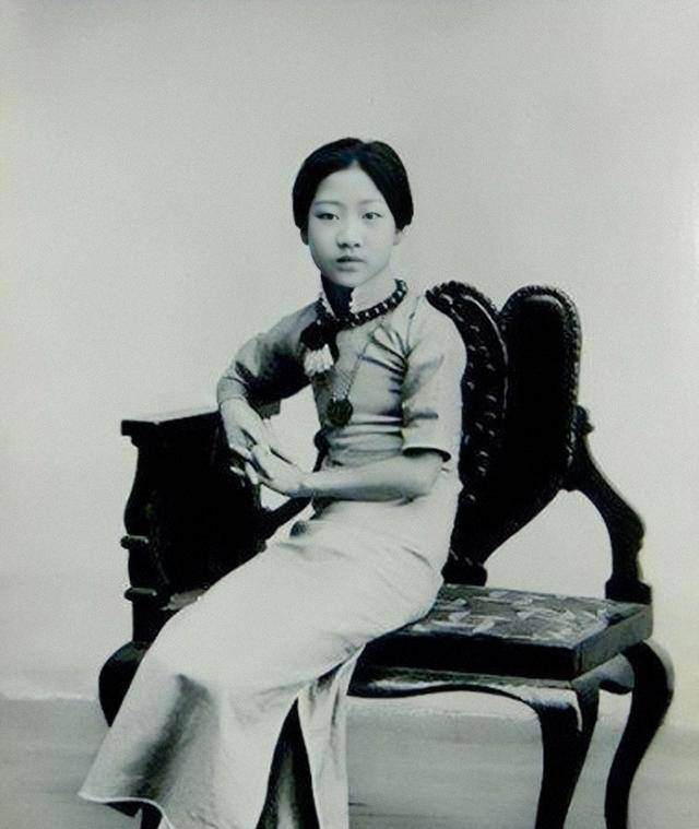 男孩十岁,女孩七岁,了解十年,结为夫妻,夫妻间以尊重换实心 男孩十岁,女孩七岁,了解十年,结为夫妻,夫妻间以尊重换实心