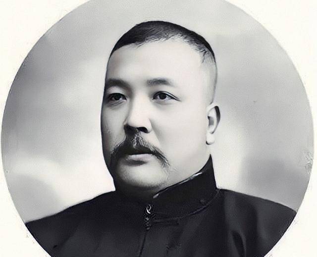 男孩十岁,女孩七岁,了解十年,结为夫妻,夫妻间以尊重换实心 男孩十岁,女孩七岁,了解十年,结为夫妻,夫妻间以尊重换实心