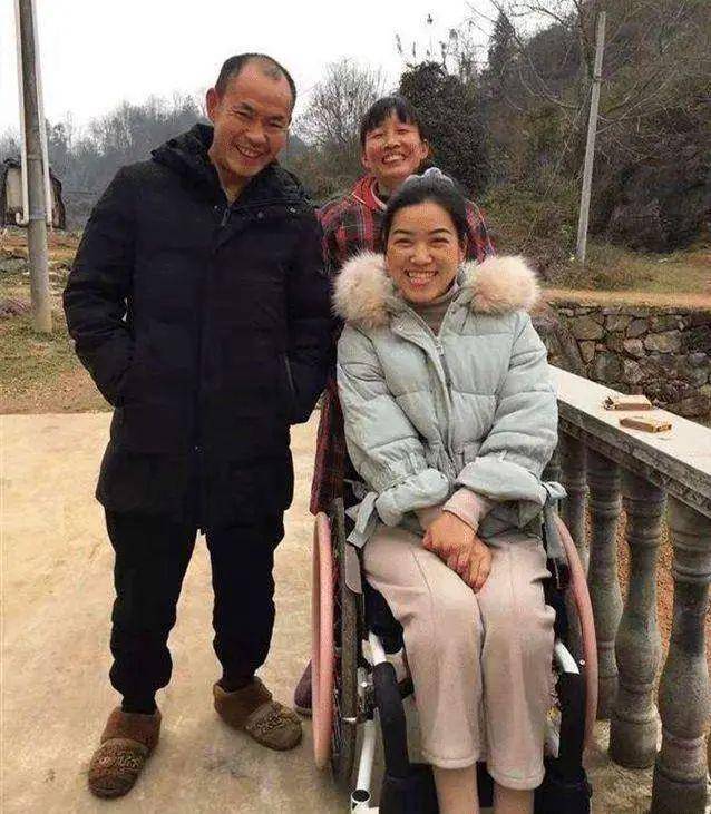 湖北34岁女子瘫痪离异后,嫁给闺蜜的儿子,网友:绝配 湖北34岁女子瘫痪离异后,嫁给闺蜜的儿子,网友:绝配