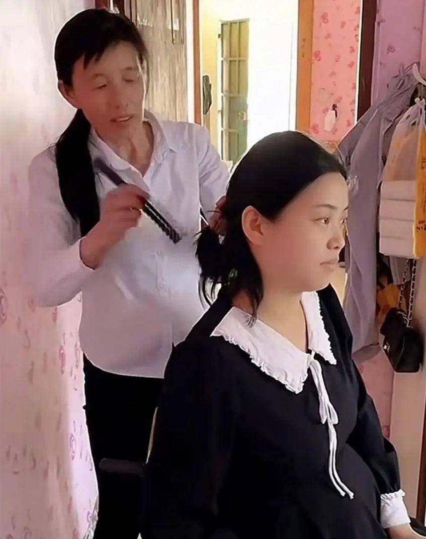 湖北34岁女子瘫痪离异后,嫁给闺蜜的儿子,网友:绝配 湖北34岁女子瘫痪离异后,嫁给闺蜜的儿子,网友:绝配