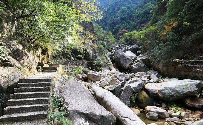 清明黄山连续爆满，但山中这处秘境鲜有游客，号称“梦幻景区”