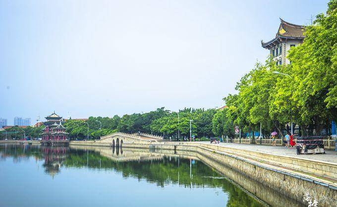 厦门小众旅游地，这里游客少风景美，充满了安逸，还有最美中学