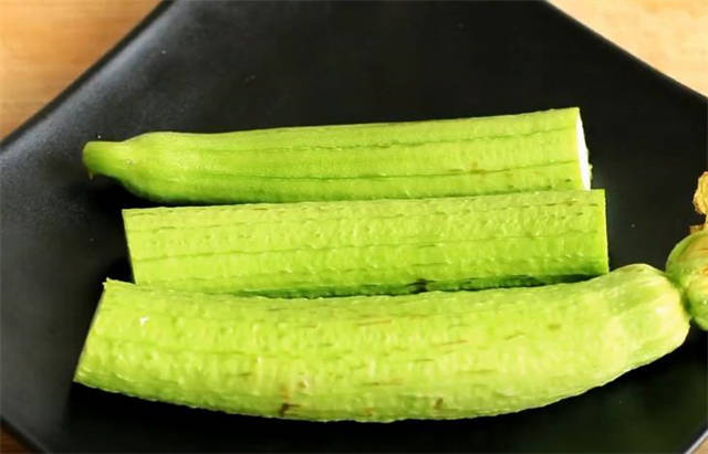 丝瓜教你新鲜做法,加点面粉,简单搅一搅,这样做比吃肉都过瘾_清水