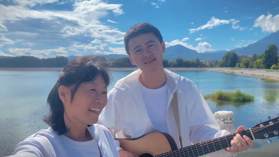 成都供卵三代试管（对话“与妈妈旅行80多天”小伙：母亲两年前确诊鼻咽癌，许诺带她游遍中国）