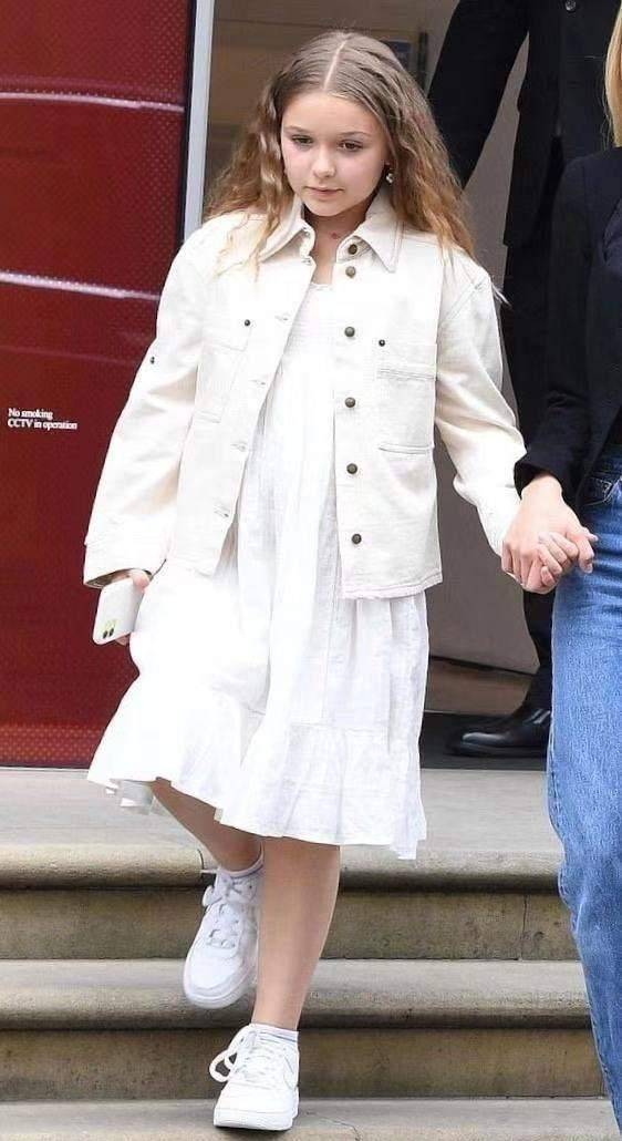 小七甜品师外型太调皮!穿围裙罩不住小肚腩,贝克汉姆甘愿当助手 小七甜品师外型太调皮!穿围裙罩不住小肚腩,贝克汉姆甘愿当助手