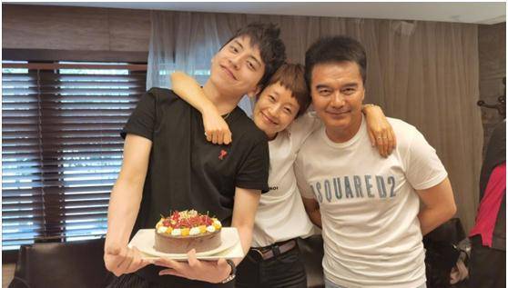 35�����±䡰����С�����ĸ��ͬ�����豳�ݳ�Ʒ���󸾷� ...