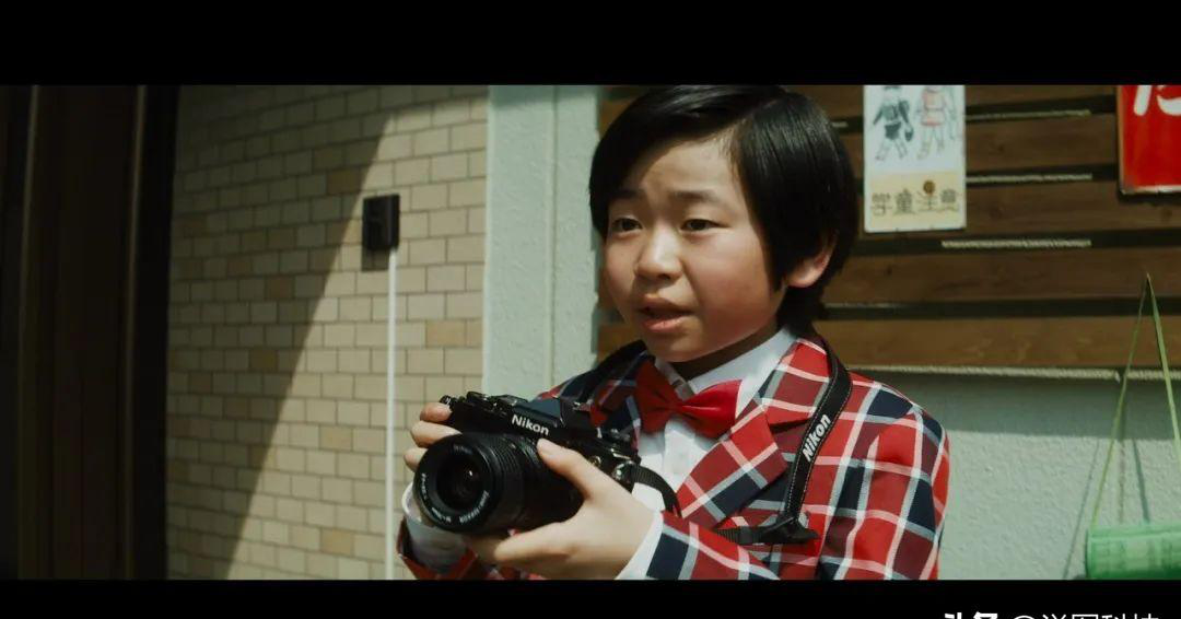 这个故事是以日本摄影家浅田政志的写真集《浅田家》和《相册的力量》