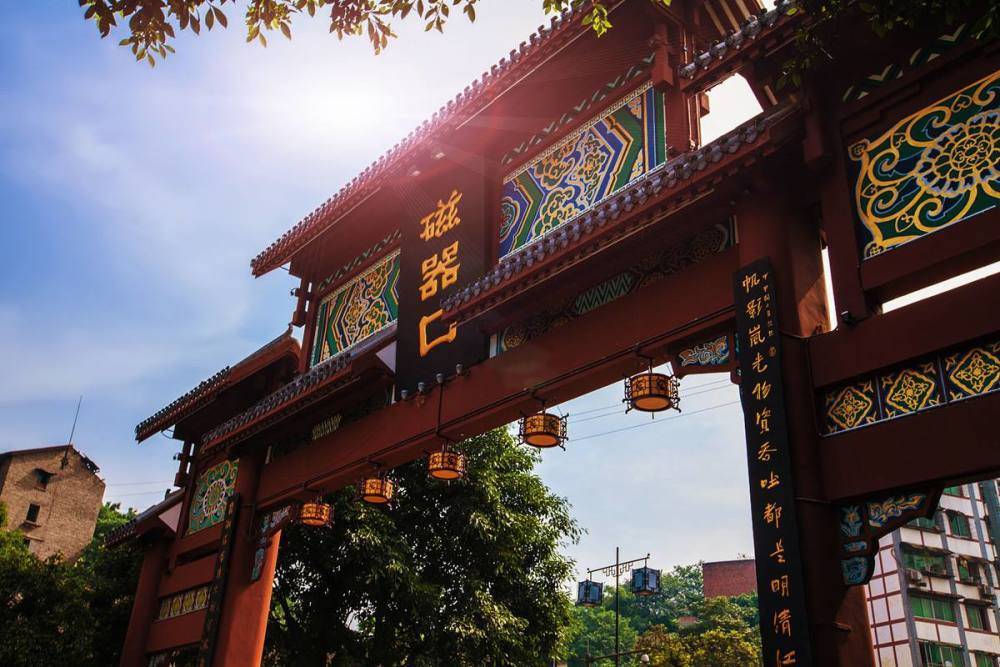 磁器口古镇的主要景点有钟家院,韩子栋纪念室,宝轮寺