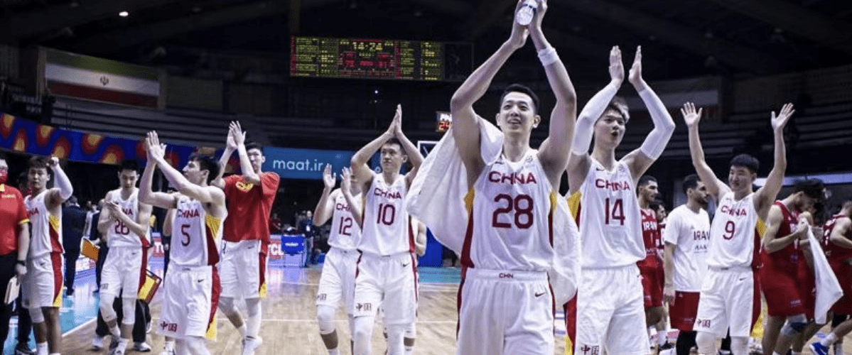 81：72！中国男篮晋级世界杯正赛，杜锋霸气回应下课，辽篮球迷被打脸了！