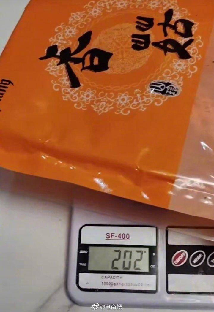 无语！网购10卷纸收到却变1卷，客服称写的不是“十大卷”，是“+”号