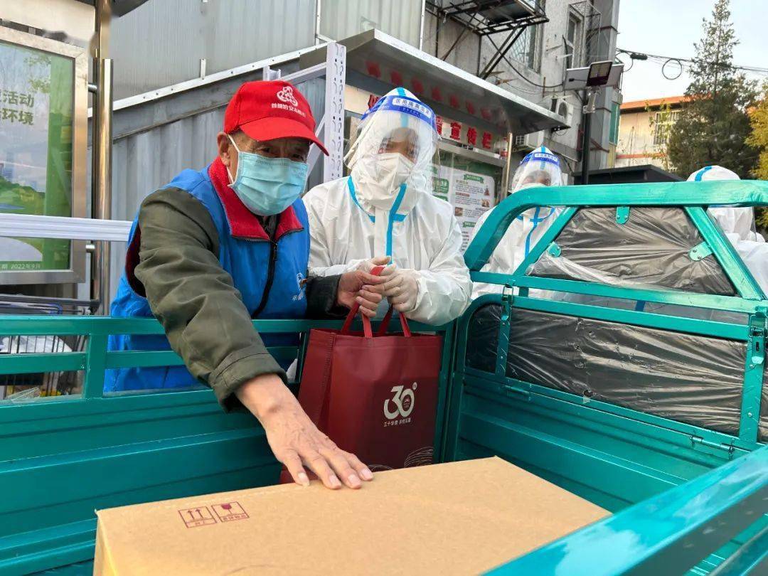 "我是有备而来的"老党员主动请缨上"疫"线!_社区_王叔