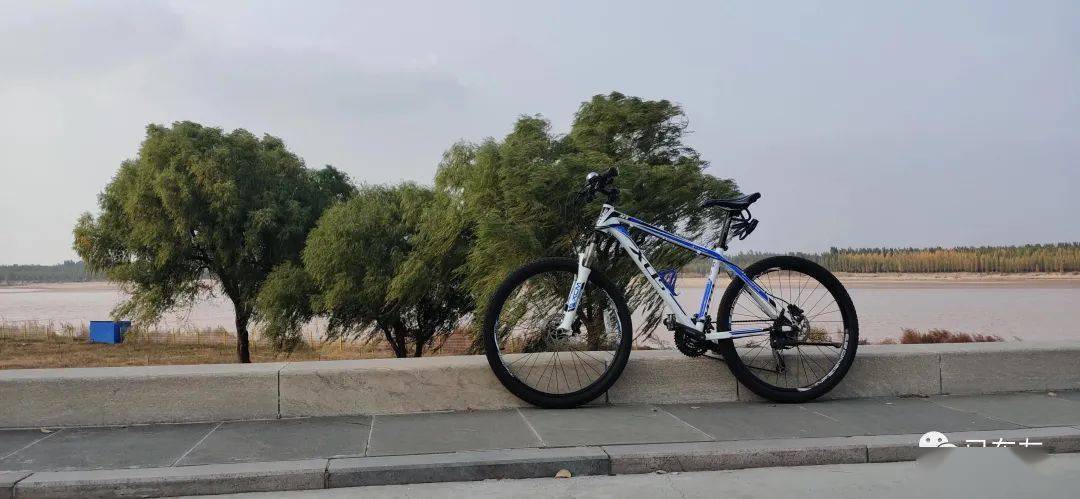 碳纤维车架山地车适合长途骑行吗？(图1)