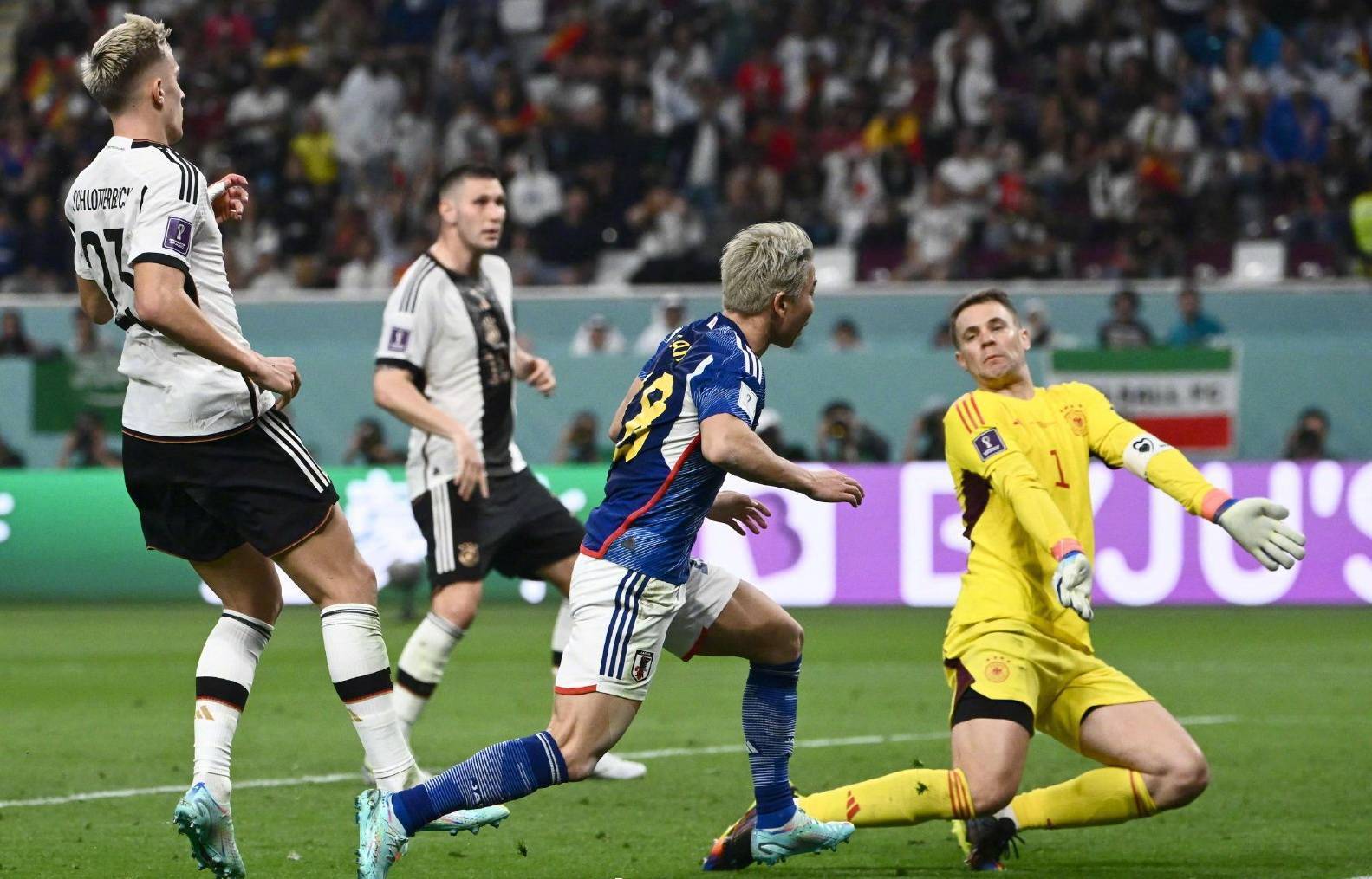 世界杯上日本胜德国后，有中国球迷掩面痛哭，还有被他国球迷祝贺
