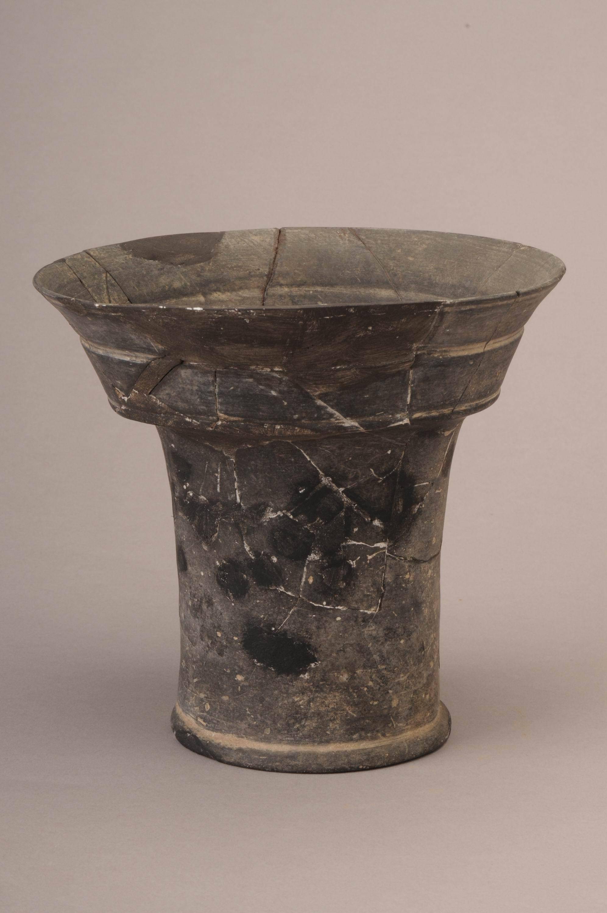 大溪文化陶曲腹杯屈家岭文化因湖北京山屈家岭遗址的发掘而得名,其分布