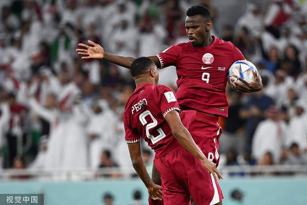 世界杯-东道主取队史首球 卡塔尔1-3塞内加尔遭两连败