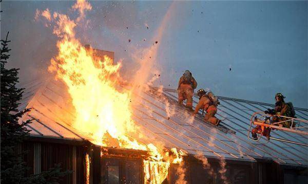 梦境解析，梦见家里着火被我扑灭的深层含义与心理暗示