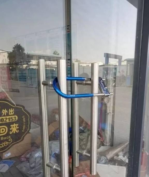 原创
搞笑图片幽默段子笑话:媳妇,你要煮全鱼,这锅太小了吧?