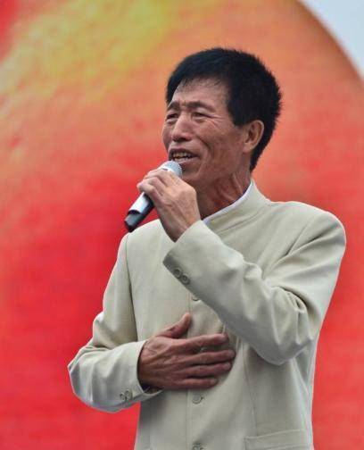 57岁登舞台走红后，拒绝商演回家种地的马广福，现在怎么样了？