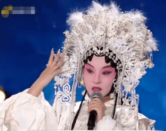 "戏曲角色头面造型引争议,创新也不能离了谱_网友_传统_程式