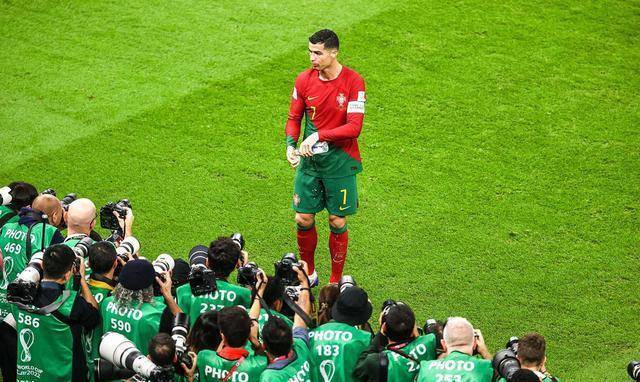 C罗不满替补，扬言退出国家队？葡萄牙足协官宣国际足联拼流量