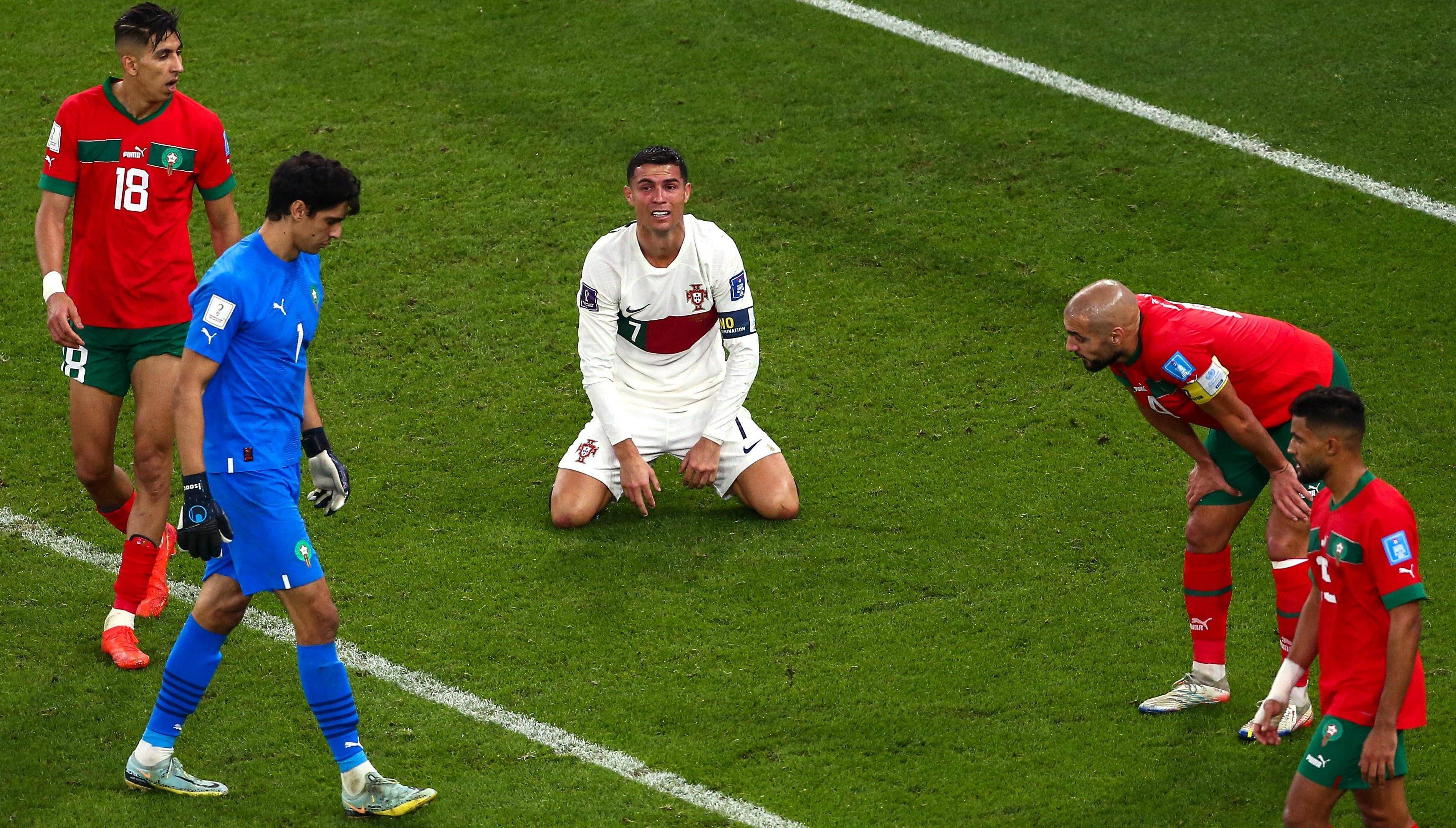 C罗哭红了眼睛！桑托斯骗葡萄牙，球迷愤怒：愚蠢的主教练