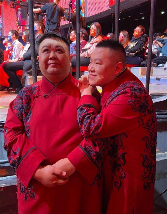 孙越庆元宵,带岳云鹏营业四张组图就一张单人照,难得