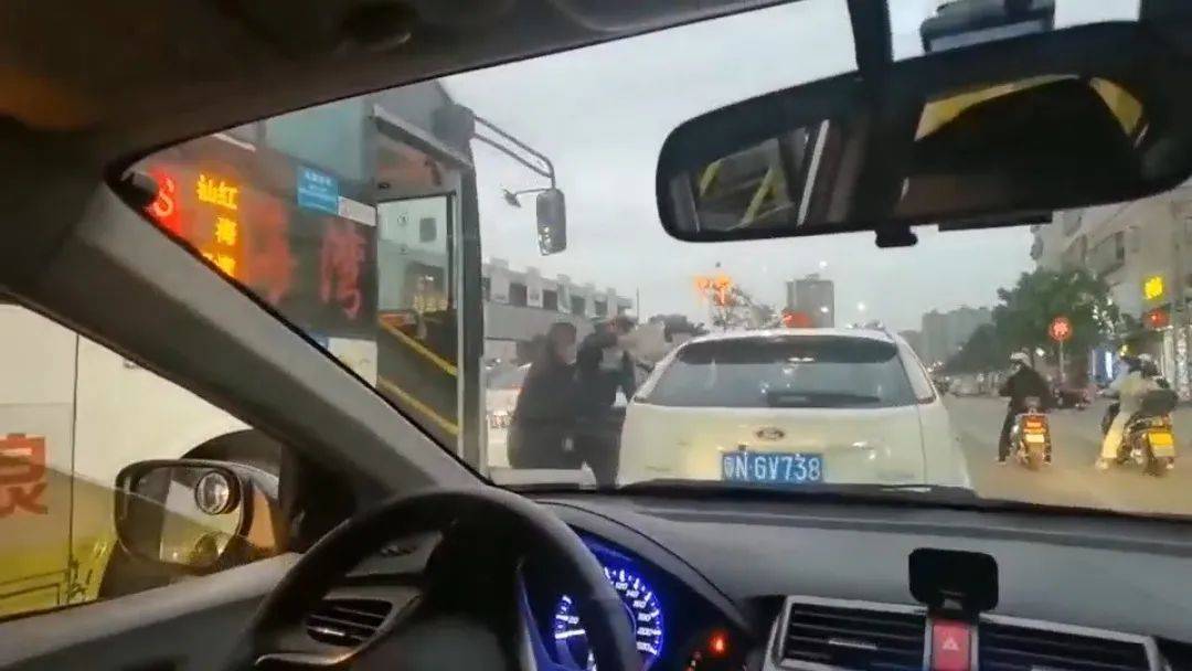汕尾某路段 发生一起斗殴事件