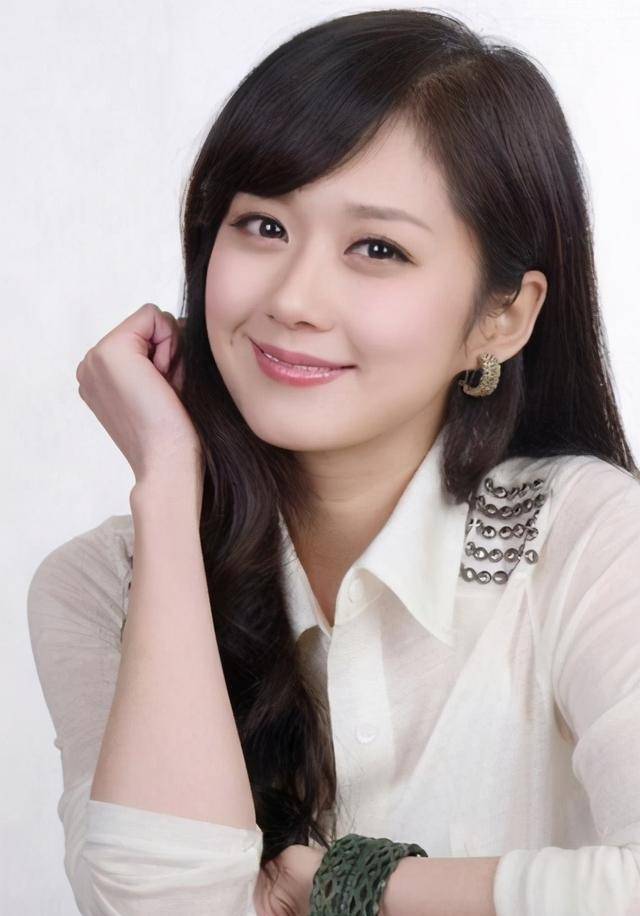 张娜拉于2001年出道,次年主演韩国sbs电视台播出的电
