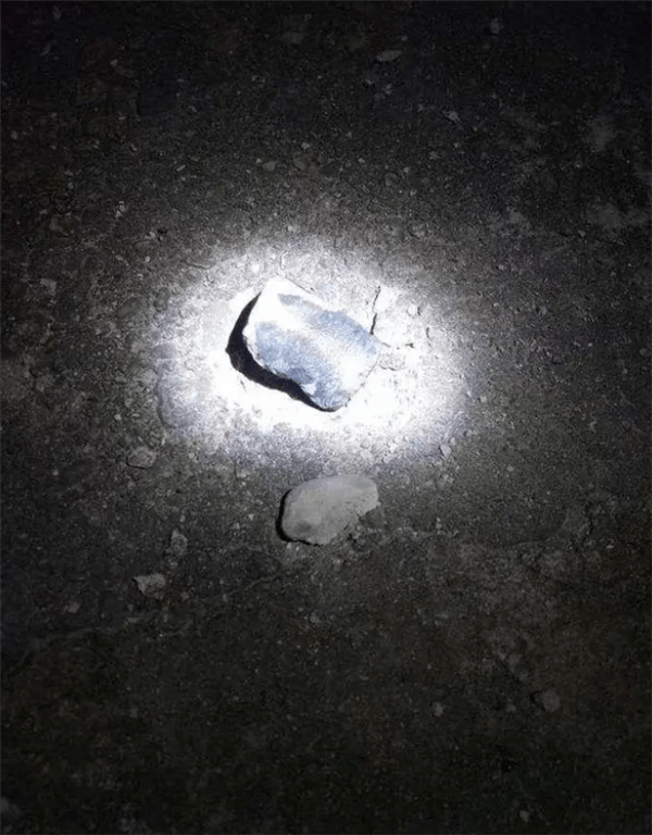 火球坠入浙江 警方带走疑似陨石碎片