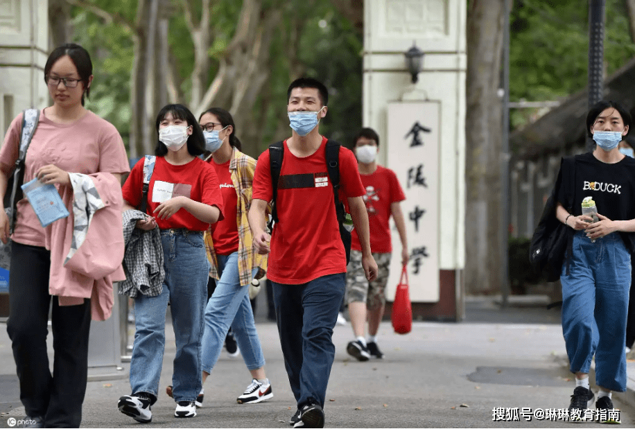 “我已经习惯了空无一人的街道”学生高分封神作文，满满都是心酸  小升初作文 第7张