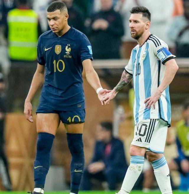 阿根廷门将人品尽失！做出不雅动作辱骂姆巴佩，24岁球星恭喜梅西