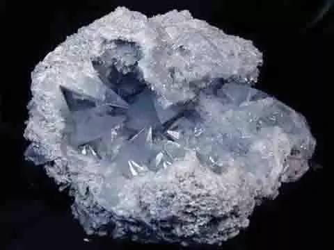 ʯͷ