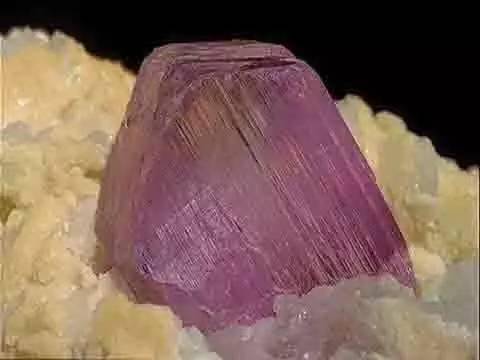 ʯͷ