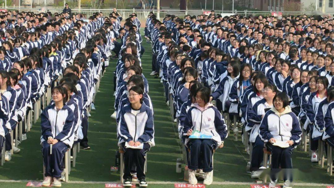 【励志演讲】顽强拼搏70天，昂首阔步进高三