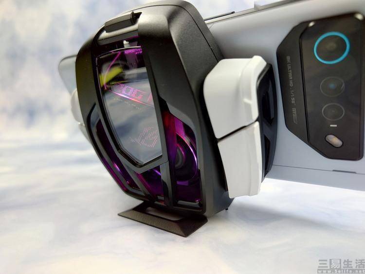 ��ѶROG��Ϸ�ֻ�7 Pro���⣺��ֹӲ�ˡ�������������