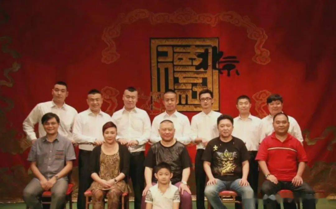 德云社最后一批霄字科摆知，云鹤九霄大门关闭，郭德纲几度哽咽