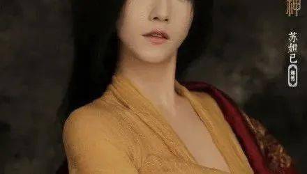 《封神》娜然是房祖名前女友，两人在夜店一见钟情，相差14岁被指撞脸baby！