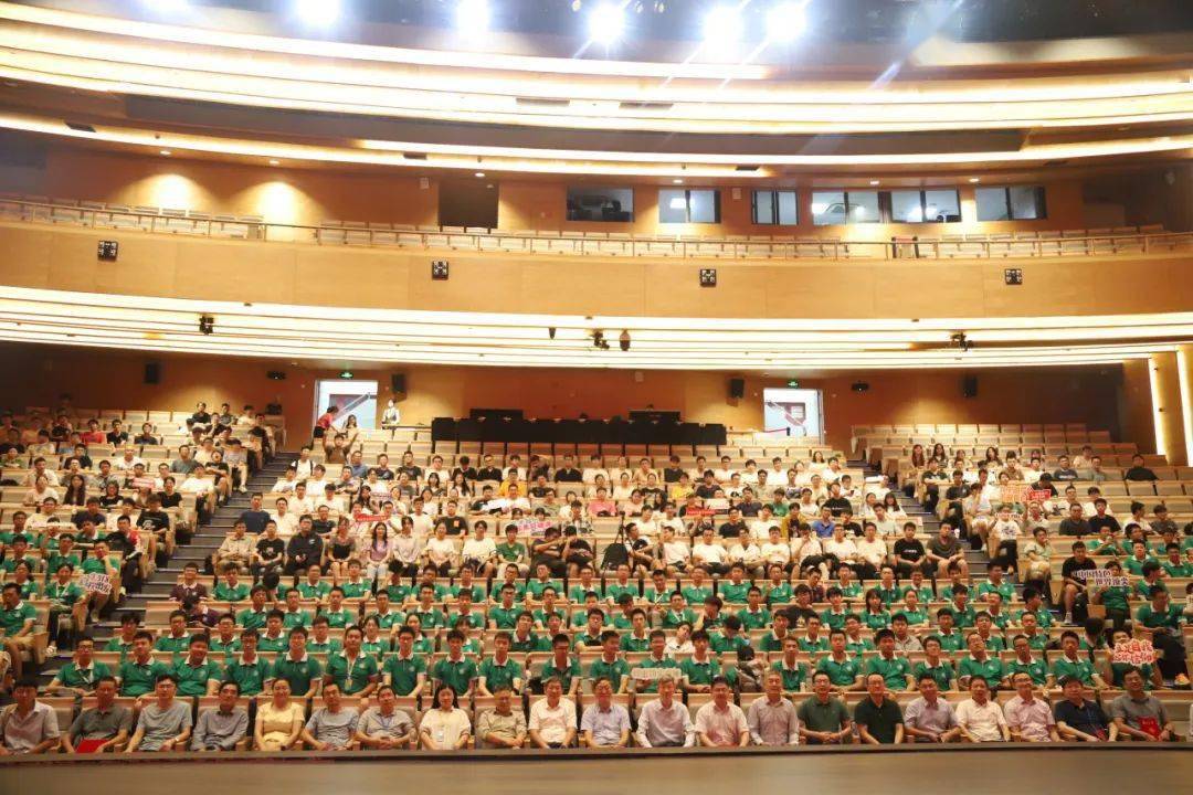 复旦大学数学科学学院、上海数学中心举行2023级新生迎新大会
