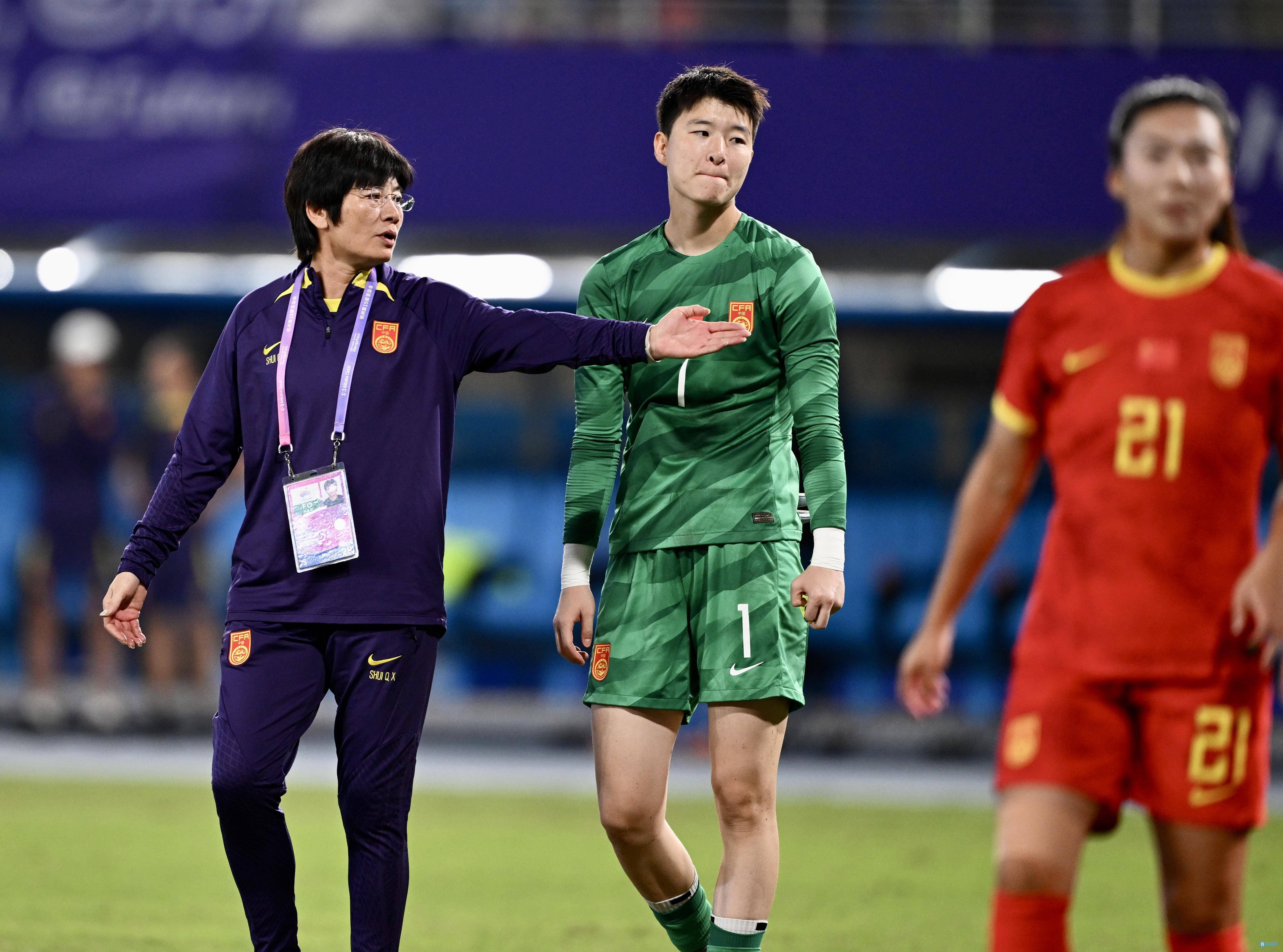 体坛周报：大换血！8名海外球员加盟助阵中国女足有史最少