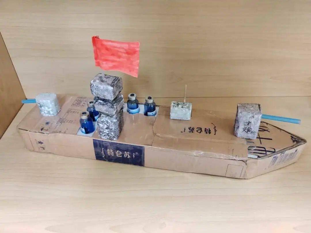 科技创新月中同学们创作的一些科技创新作品，我们也来一起欣赏一下吧！