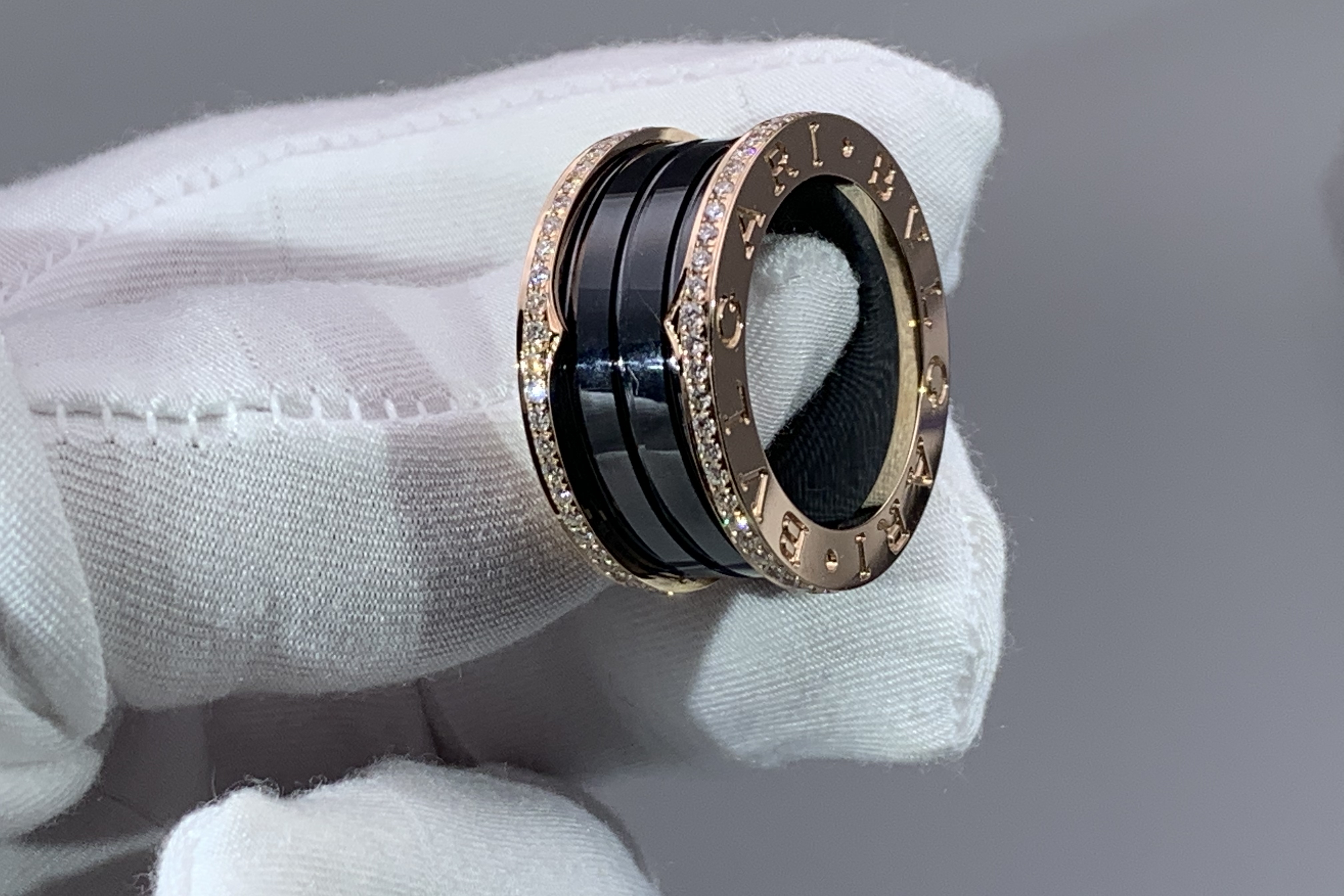 分享视频宝格丽黑陶瓷戒指什么材料
