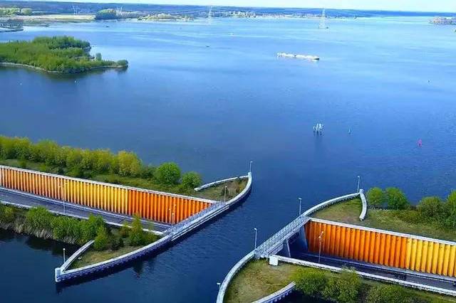 则是综合了这两种方案,才造就了我们现在所看到的veluwemeer水道