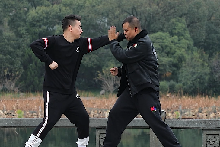 形意拳横拳的实战运用慢镜头演示击打部位