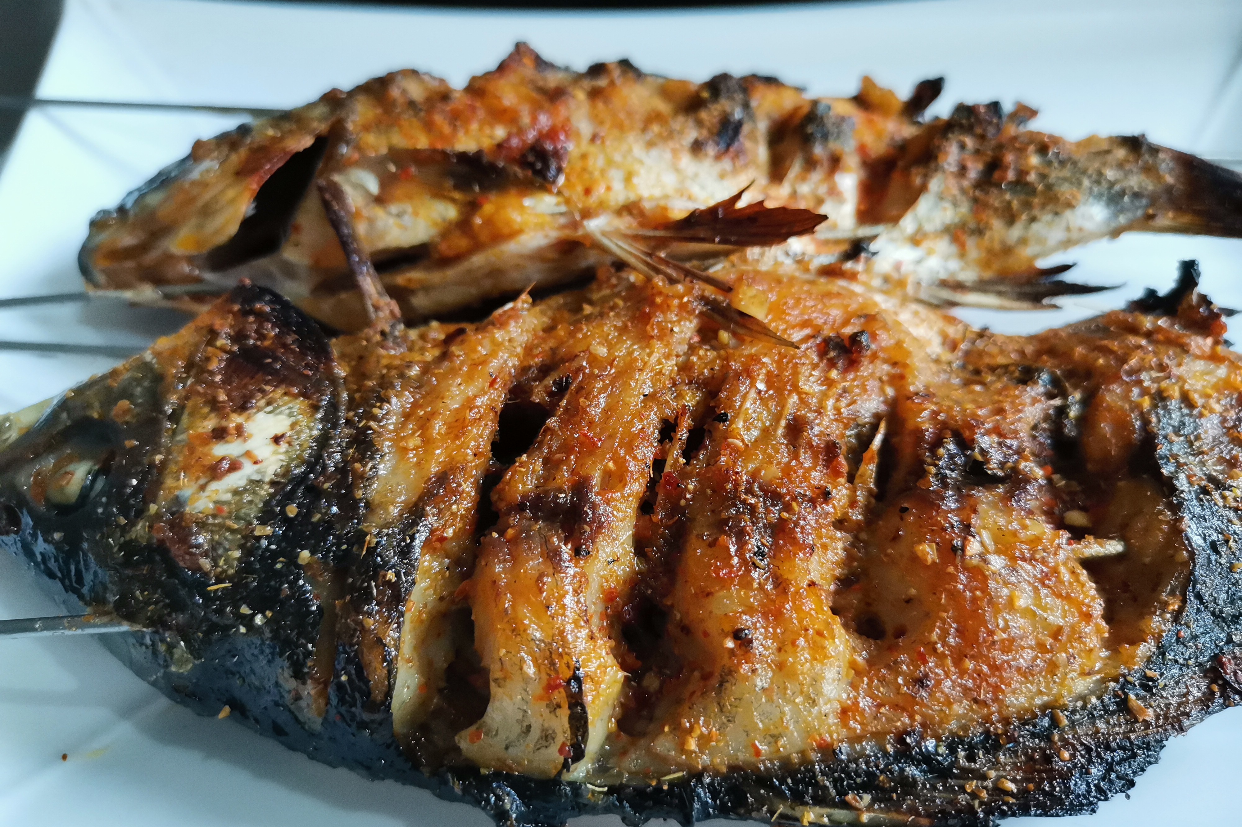 鲫鱼的腌制与烧烤技术